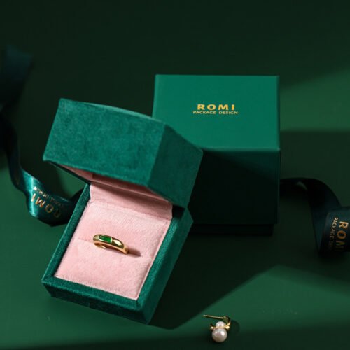 Read more about the article The Alluring World of Green Jewelry Packaging Boxes