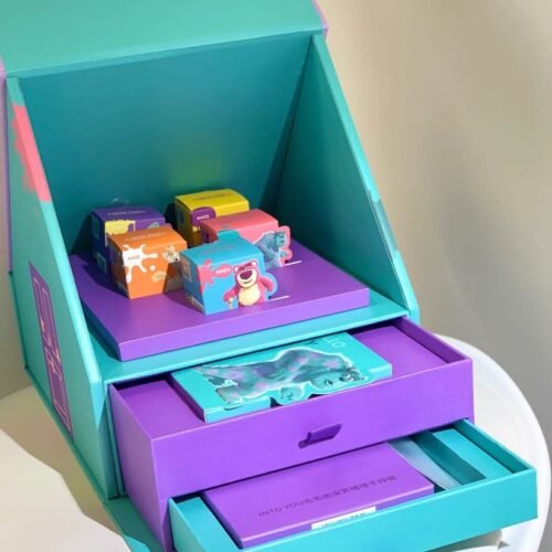 Read more about the article Gift Box Packaging: Create Memorable Gifting Experiences with Custom Designs
